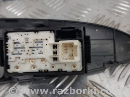 ФОТО Кнопка стеклоподъемника дверная для Toyota RAV-4 (05-12) Киев