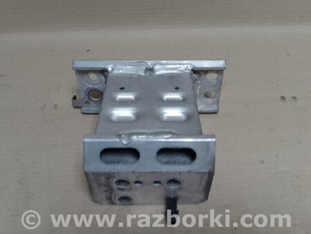 ФОТО Кронштейн підсилювач переднього бампера для Toyota Prius 30 (09-17) Киев
