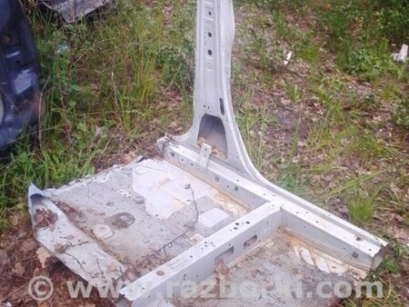 ФОТО Стійка кузова середня для Lexus RX350/450 (09-15) Киев