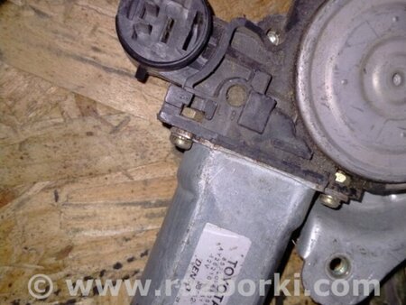 ФОТО Склопідйомник для Toyota Matrix Киев