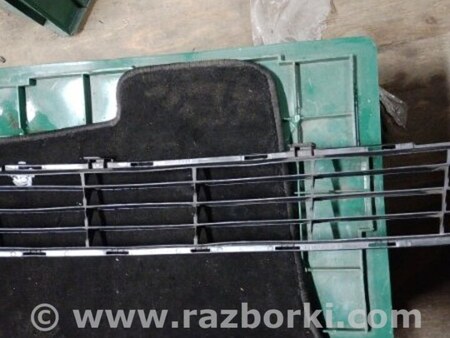 ФОТО Решітка переднього бампера для Toyota Corolla E150 (11.2006-08.2013) Киев
