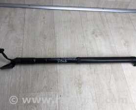 Амортизатор кришки багажника Nissan Pathfinder R52