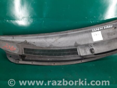 ФОТО Жабо під лобове скло (пластик) для Toyota Yaris (05-11) Киев