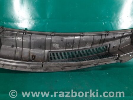 ФОТО Жабо під лобове скло (пластик) для Toyota Yaris (05-11) Киев