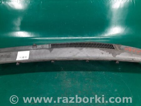 ФОТО Жабо під лобове скло (пластик) для Toyota Yaris (05-11) Киев