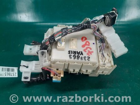 ФОТО Блок запобіжників салону для Toyota Yaris (05-11) Киев