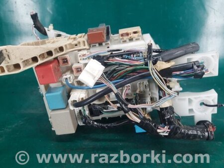 ФОТО Блок запобіжників салону для Toyota Yaris (05-11) Киев