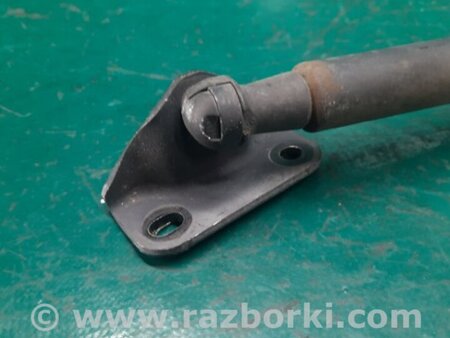 ФОТО Амортизатор кришки багажника для Toyota Yaris (05-11) Киев