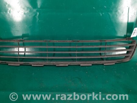 ФОТО Решітка переднього бампера для Toyota Yaris (05-11) Киев