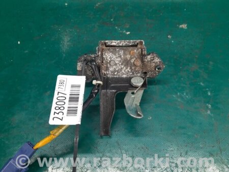 ФОТО Замок кришки багажника для Toyota Yaris (05-11) Киев