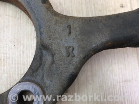 ФОТО поворотний кулак для Toyota Prius Plus (11-14) Киев