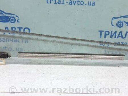 ФОТО Скло двері переднє праве для Toyota Avensis T270 (10.2008-12.2012) Киев