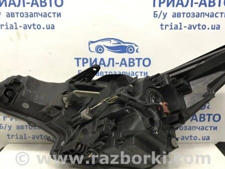 ФОТО Фара права галоген Рестайлінг для Toyota Avensis T270 (10.2008-12.2012) Киев
