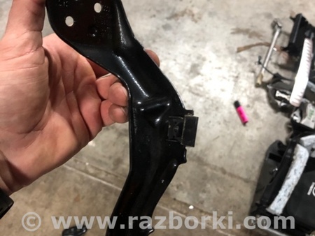 ФОТО Кронштейн крепления груза для Porsche Macan I 95B +FL (13-18) Київ