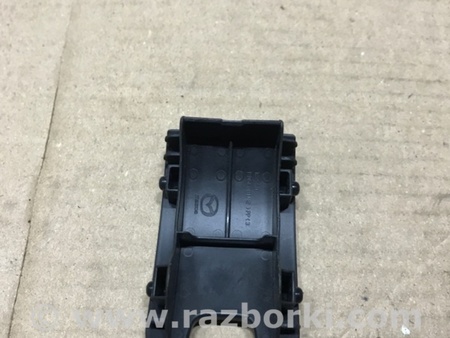 ФОТО Заглушка крепления сиденья для Mazda 3 IV BP (2019-) Київ