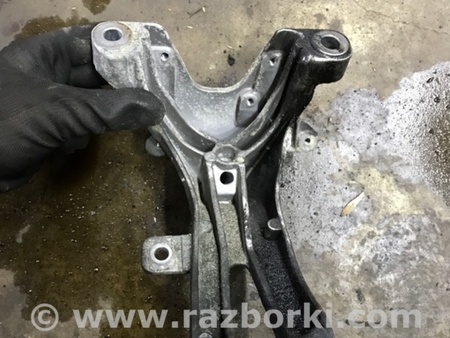 ФОТО Кронштейн правый для Audi (Ауди) A4 B8 - 8K2, 8K5 (08.2007-11.2015) Киев