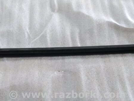 ФОТО Уплотнитель стекла двери для Porsche Cayenne II 958 E2/92A (10-14) Київ