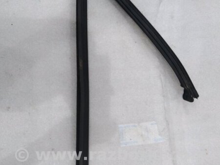 ФОТО Уплотнитель стекла двери для Porsche Cayenne II 958 E2/92A (10-14) Київ