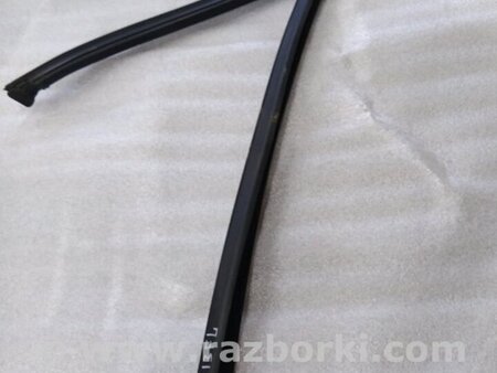 ФОТО Уплотнитель стекла двери для Porsche Cayenne II 958 E2/92A (10-14) Київ