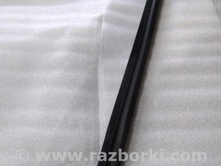 ФОТО Уплотнитель стекла двери для Porsche Cayenne II 958 E2/92A (10-14) Київ