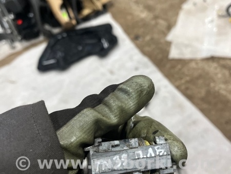 ФОТО Замок боковой двери для Audi (Ауди) A8 III D4 4H (09-17) Київ