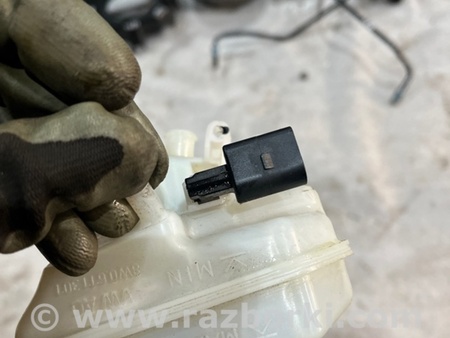 ФОТО Бачок для тормозной жидкости для Audi (Ауди) A4 V B9 - 8W (2015-) Київ