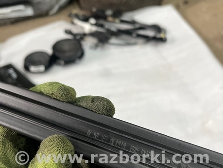 ФОТО Уплотнитель стекла двери для Volkswagen Atlas/Teramont I +1 рест (17-23) Київ