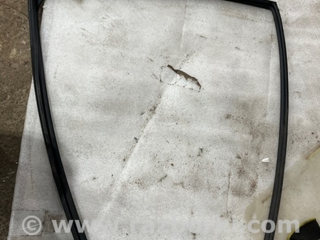 ФОТО Уплотнитель стекла двери для Subaru Legacy VI BN (14-19) Київ
