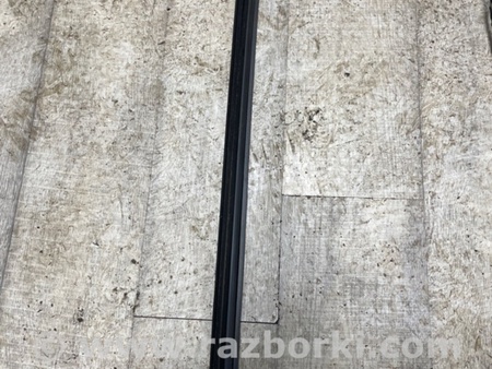 ФОТО Уплотнитель стекла двери для Porsche Cayenne II 958 E2/92A (10-14) Київ