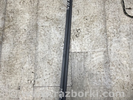 ФОТО Уплотнитель стекла двери для Porsche Cayenne II 958 E2/92A (10-14) Київ