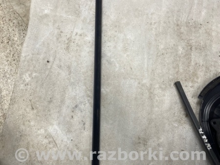 ФОТО Уплотнитель стекла двери для Subaru Legacy VII BW (19-25) Київ