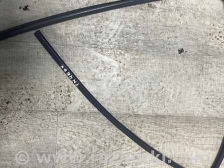 ФОТО Уплотнитель стекла двери для Subaru Legacy VII BW (19-25) Київ