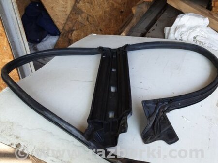 ФОТО Уплотнительная резинка правая для Subaru Impreza II GD GG (00-07) Київ