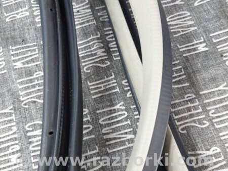 ФОТО Уплотнитель передний правый для Subaru Outback III BP/BL (03-09) Київ