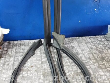 ФОТО Уплотнительная резинка правая для Subaru Outback III BP/BL (03-09) Київ