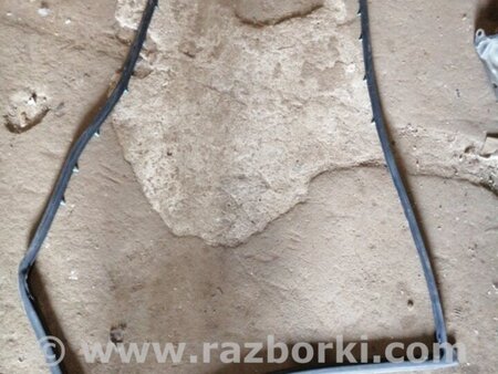 ФОТО Уплотнительная резинка задняя правая для Subaru Tribeca B9 (05-08) Київ