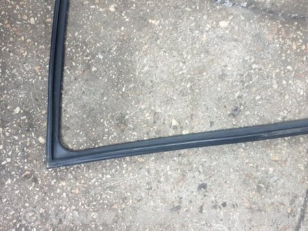 ФОТО Направляющая стекла передняя правая для Hyundai ix35 I LM/EL Tucson (10-17) Київ