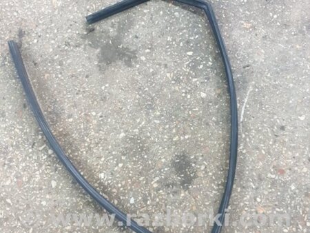 ФОТО Направляющая стекла задняя правая для Hyundai ix35 I LM/EL Tucson (10-17) Київ