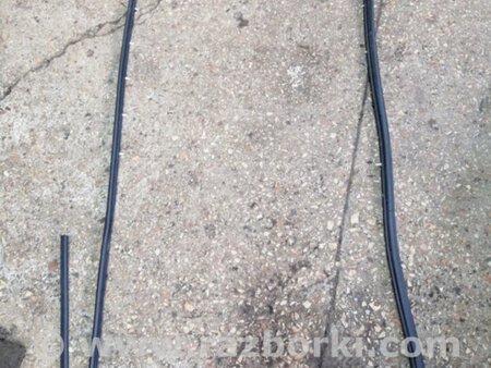 ФОТО Уплотнительная резинка задняя левая для Hyundai ix35 I LM/EL Tucson (10-17) Київ