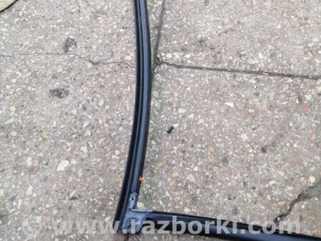 ФОТО Уплотнительная резинка передняя правая для Hyundai ix35 I LM/EL Tucson (10-17) Київ