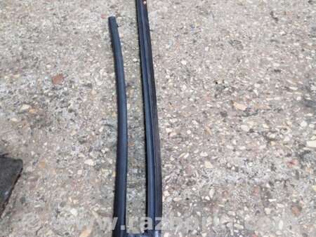 ФОТО Уплотнительная резинка задняя правая для Hyundai ix35 I LM/EL Tucson (10-17) Київ