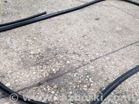 ФОТО Уплотнительная резинка задняя правая для Hyundai ix35 I LM/EL Tucson (10-17) Київ