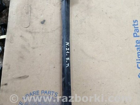 ФОТО Направляющая стекла передняя правая для Subaru Forester SG S11 (02-08) Київ