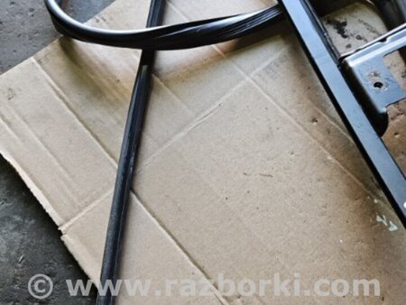 ФОТО Уплотнительная резинка задняя правая для KIA Sportage SL (10-16) Київ