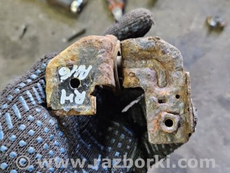 ФОТО Кронштейн правый для Subaru Legacy IV BL/BP (03-09) Київ