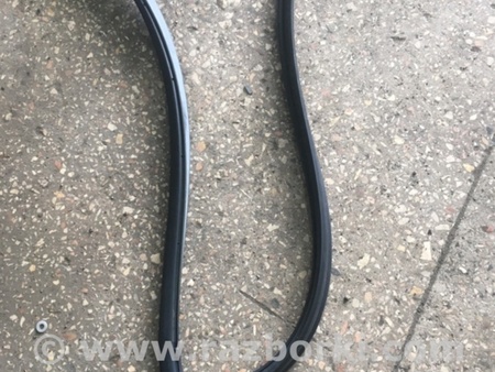 ФОТО Уплотнительная резинка задняя правая для Subaru Tribeca B9 (05-08) Київ