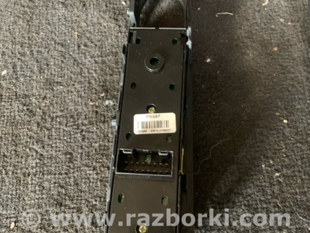 ФОТО Кнопка стеклоподъемника передняя правая для Hyundai ix35 I LM/EL Tucson (10-17) Київ