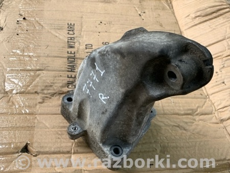 ФОТО Кронштейн правый для Mercedes-Benz E-CLASS W212 (09-16) Київ