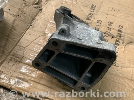 ФОТО Кронштейн правый для Mercedes-Benz E-CLASS W212 (09-16) Київ