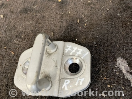 ФОТО Петля замка передняя правая для Mercedes-Benz E-CLASS W212 (09-16) Київ